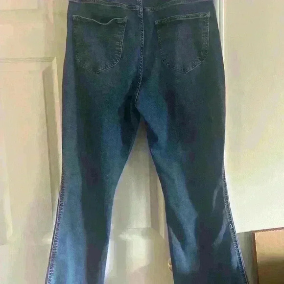 Women’s size 14m, stretchy flare leg, frayed hem, Lee heritage blue denim jeans - Picture 3 of 6
